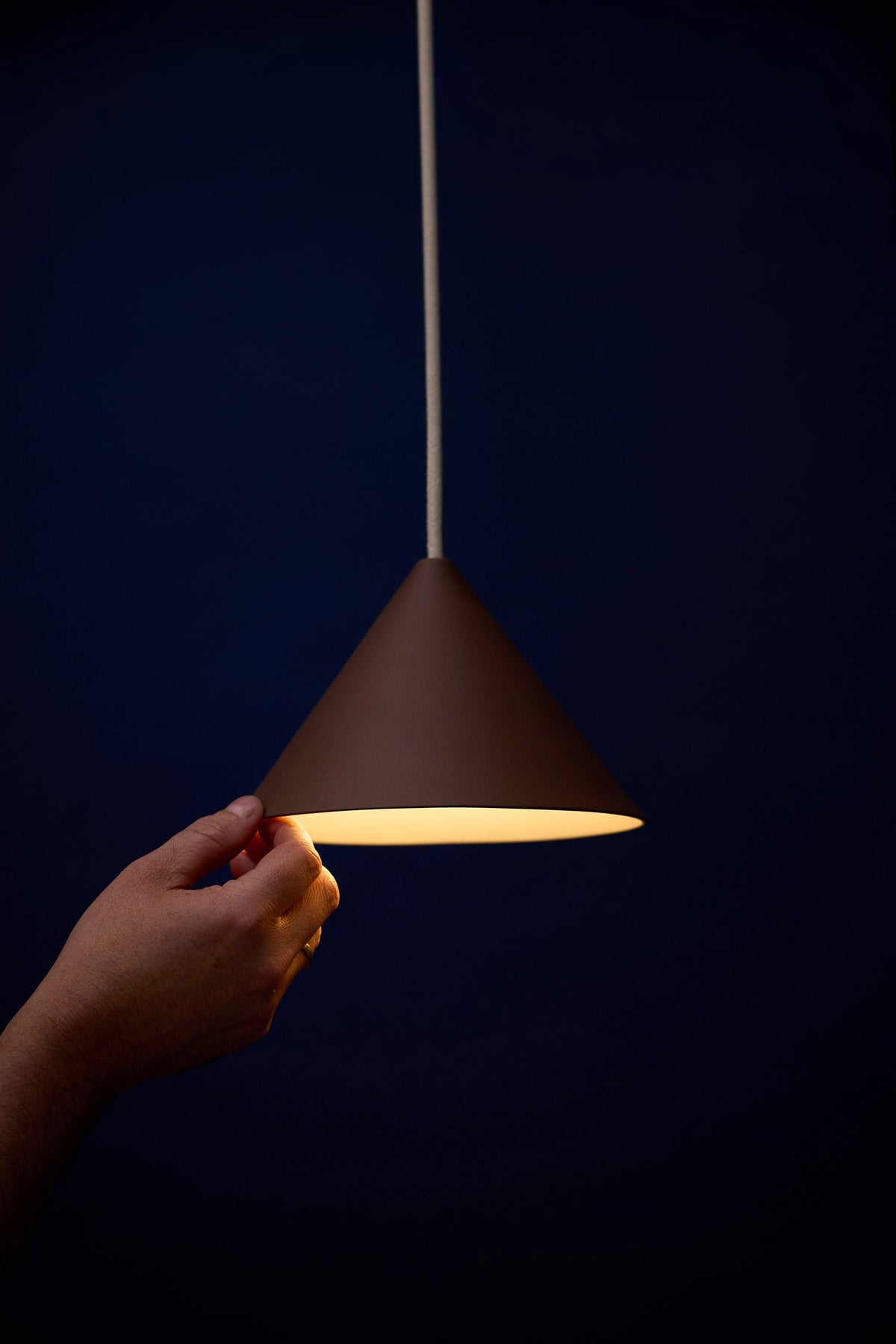 Ceramic Cone Pendant Lamp – MOEBE – view 15