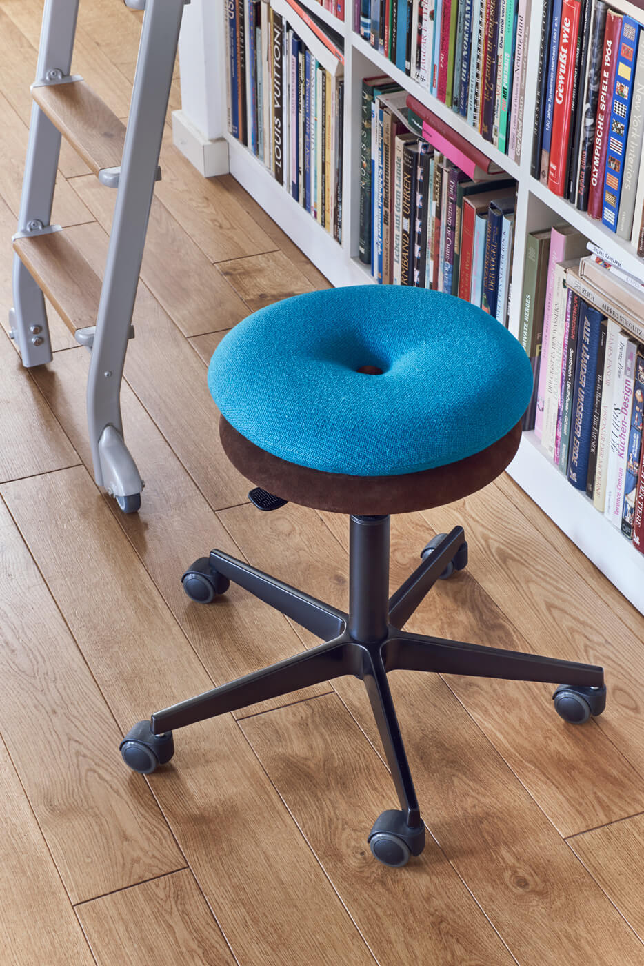 Mr. Round gepolsterter Drehhocker – Richard Lampert