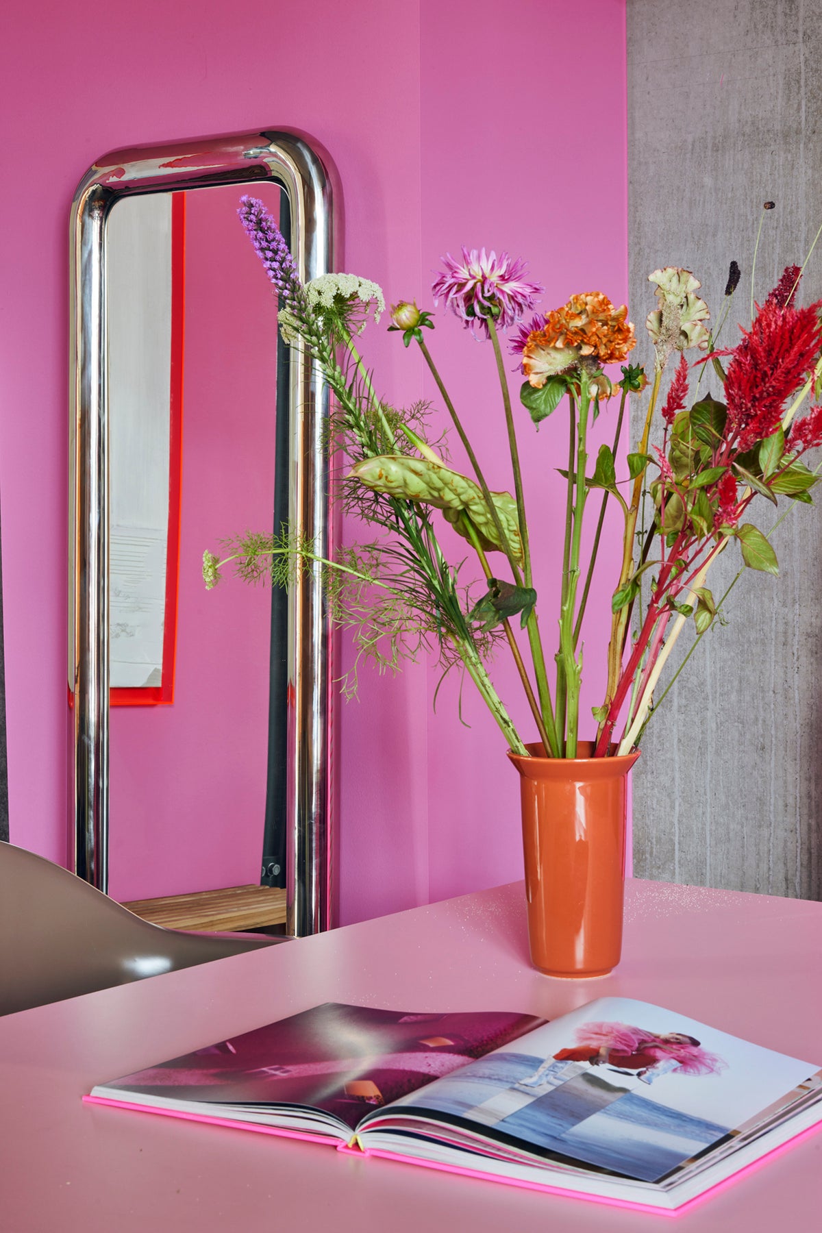 Chubby Standing Chrome Mirror – HKLIVING – view 5