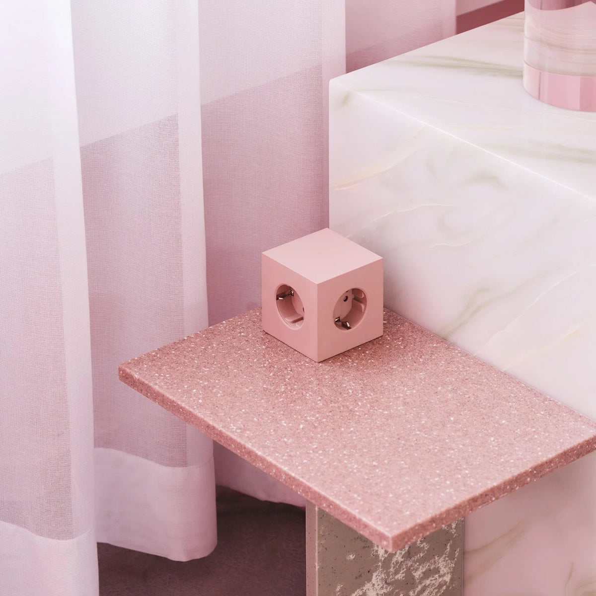 Square 1 USB C - New Pink - Dekoration - AVOLT