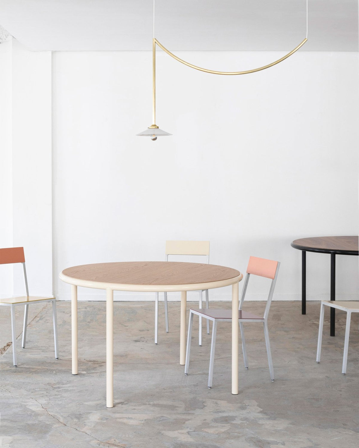 Wooden Table - Round M - Beistelltisch - Valerie Objects – view 6