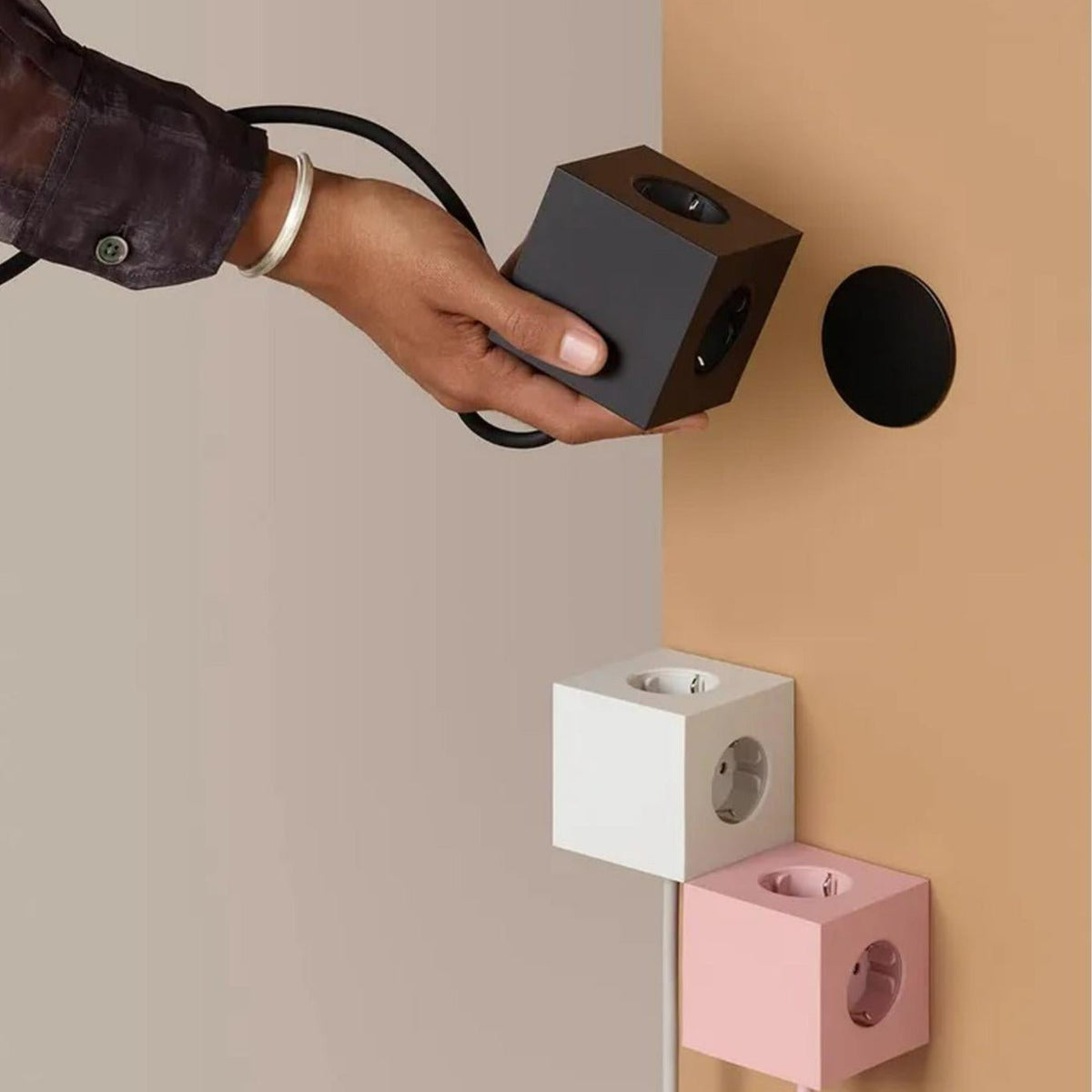 Square 1 USB C - Stockholm Black - Dekoration - AVOLT – Ansicht 3